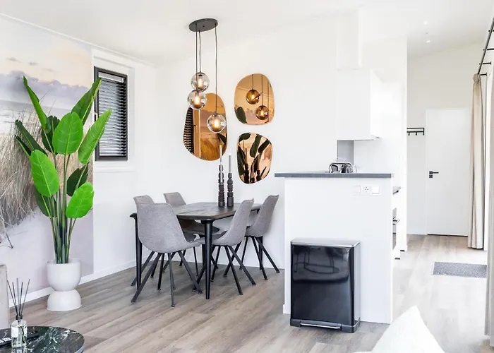 Dom wakacyjny 2 Bedroom Lovely In *