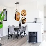 度假居 2 Bedroom Lovely In *