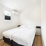 2 Bedroom Lovely In * 福尔特赫伊曾