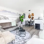2 Bedroom Lovely In 度假居 福尔特赫伊曾